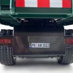 Licenčni tovornjak prekucnik z žerjavom Mercedes-Benz Arocs 2,4GHz RTR zelene barve 8